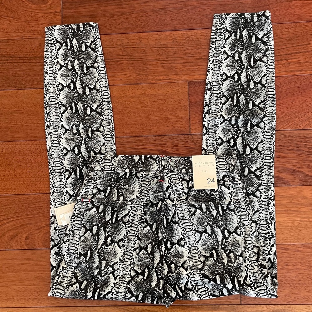 Alice & Olivia Jeans NEW Good High Rise Skinny Crop Black & White Snake Print 24 - Picture 3 of 8